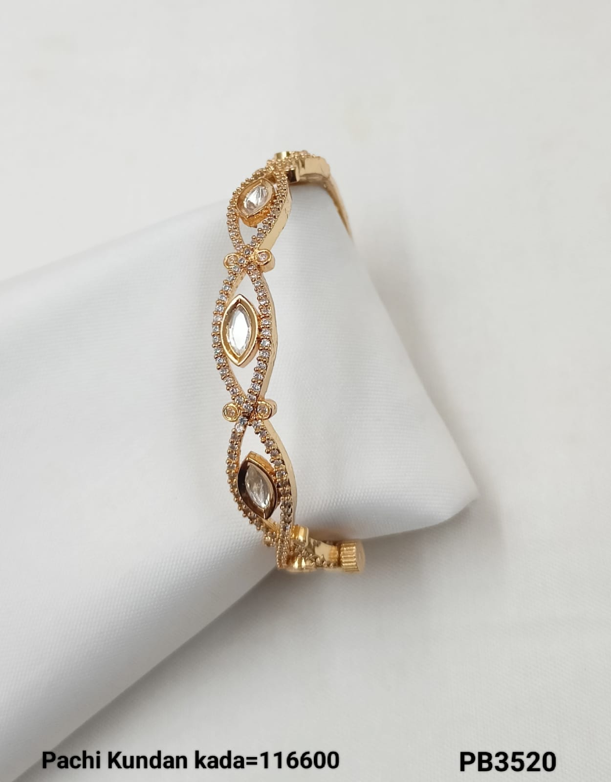 Gold Plated Fashionable Pachi Kundan Bracelet